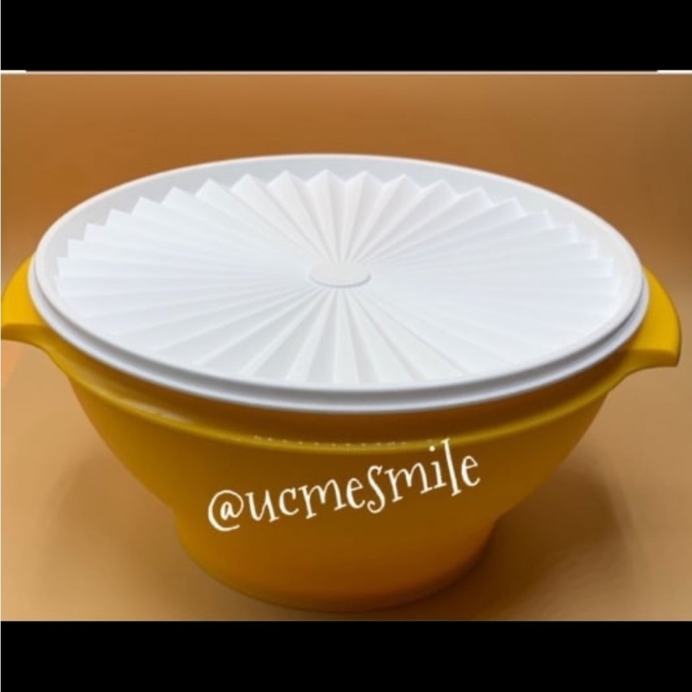 Tupperware Jumbo Yellow Servalier Salad Bowl